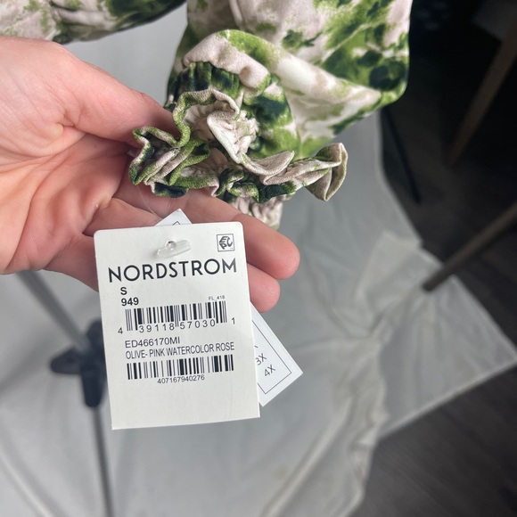 Open Edit RUCHED GREEN & WHITE CROP TOP size small NWT - Picture 7 of 10